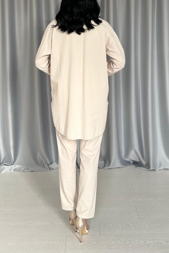 Yeşil Gömlek Ve Çıtçıtlı Pantolon Takım